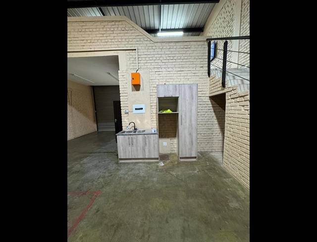 INDUSTRIAL PROPERTY TO RENT IN POMONA